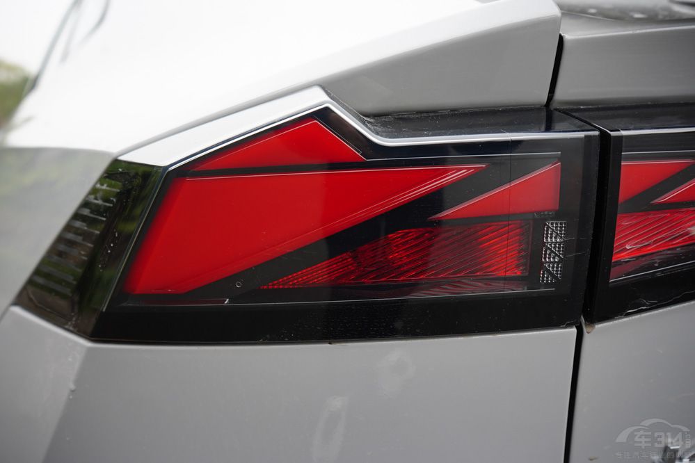 ԇ�{�L(zh��ng)��UNI-V һ����ӵ������\(y��n)��(d��ng)�I܇��