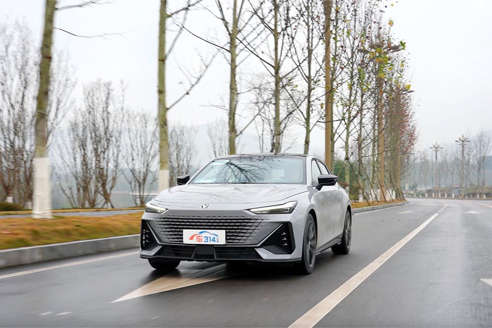 ԇ�{�L(zh��ng)��UNI-V һ����ӵ������\(y��n)��(d��ng)�I܇��