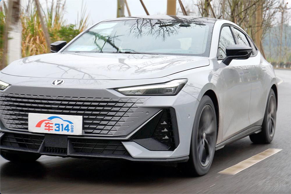 ԇ�{�L(zh��ng)��UNI-V һ����ӵ������\(y��n)��(d��ng)�I܇��