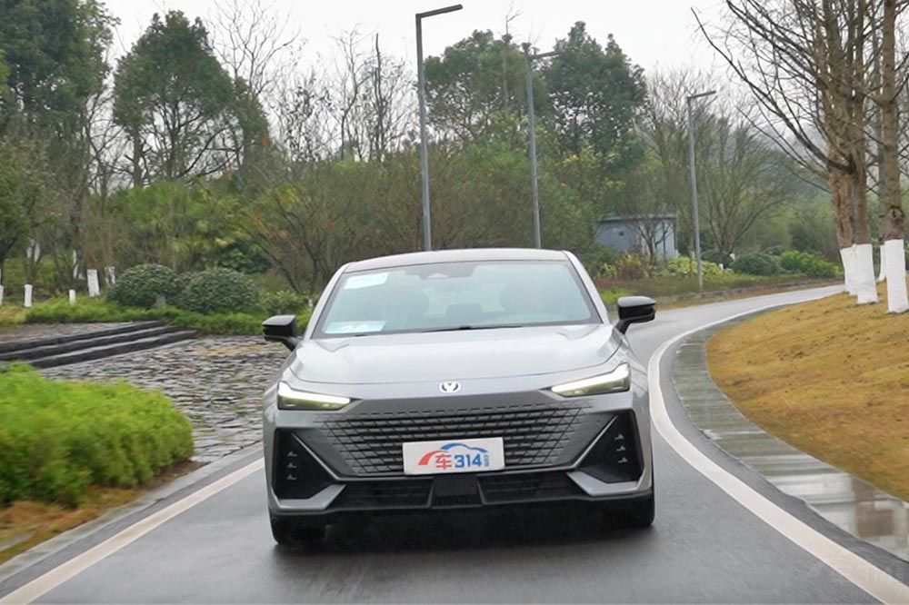 ԇ�{�L(zh��ng)��UNI-V һ����ӵ������\(y��n)��(d��ng)�I܇��