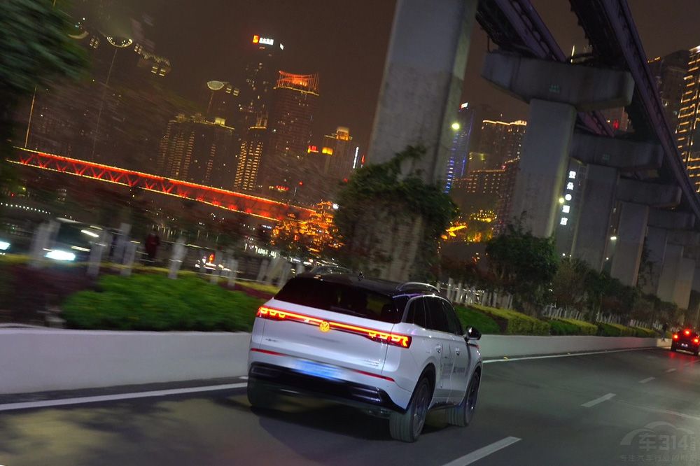 ԇ�{�󱊔�Ѳ��������SUV���Ǽ������B��