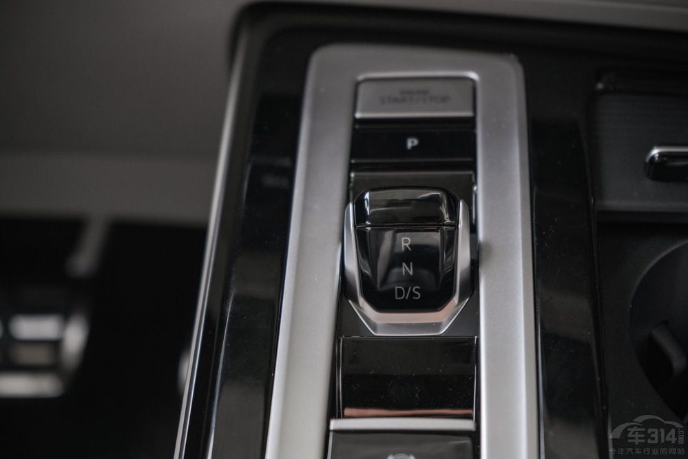 ԇ�{�󱊔�Ѳ��������SUV���Ǽ������B��