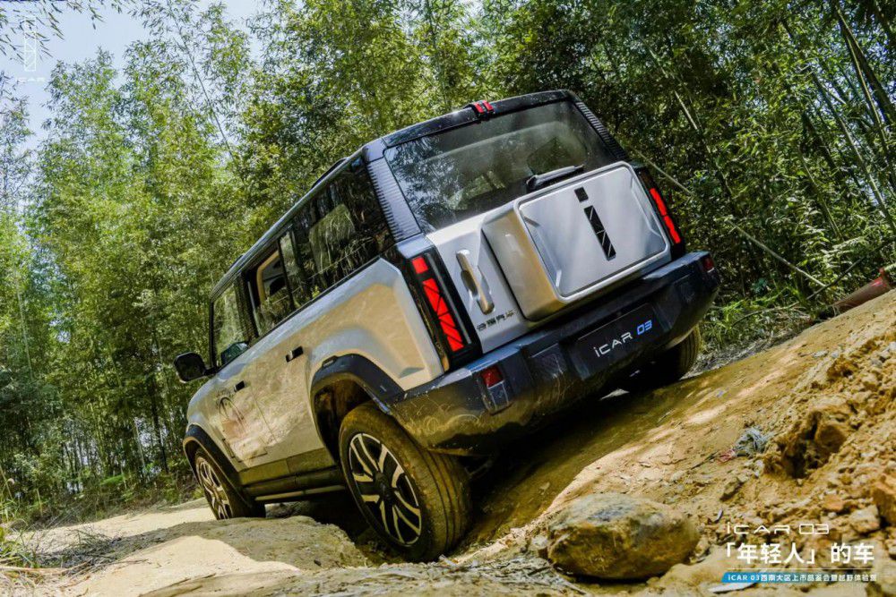  ������������iCAR 03���������p�˶���