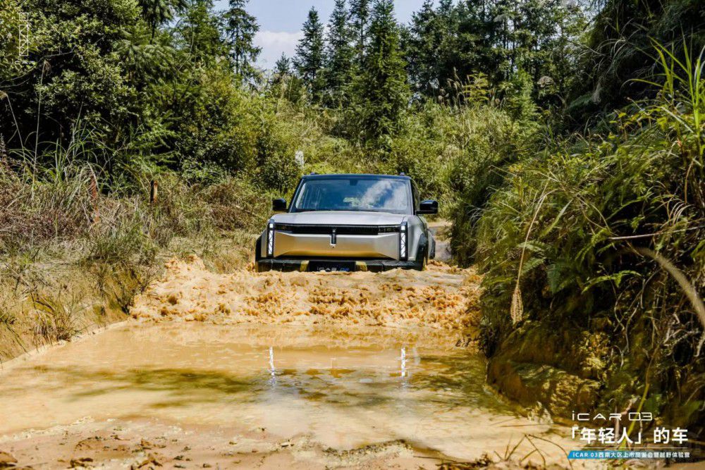  ������������iCAR 03���������p�˶���