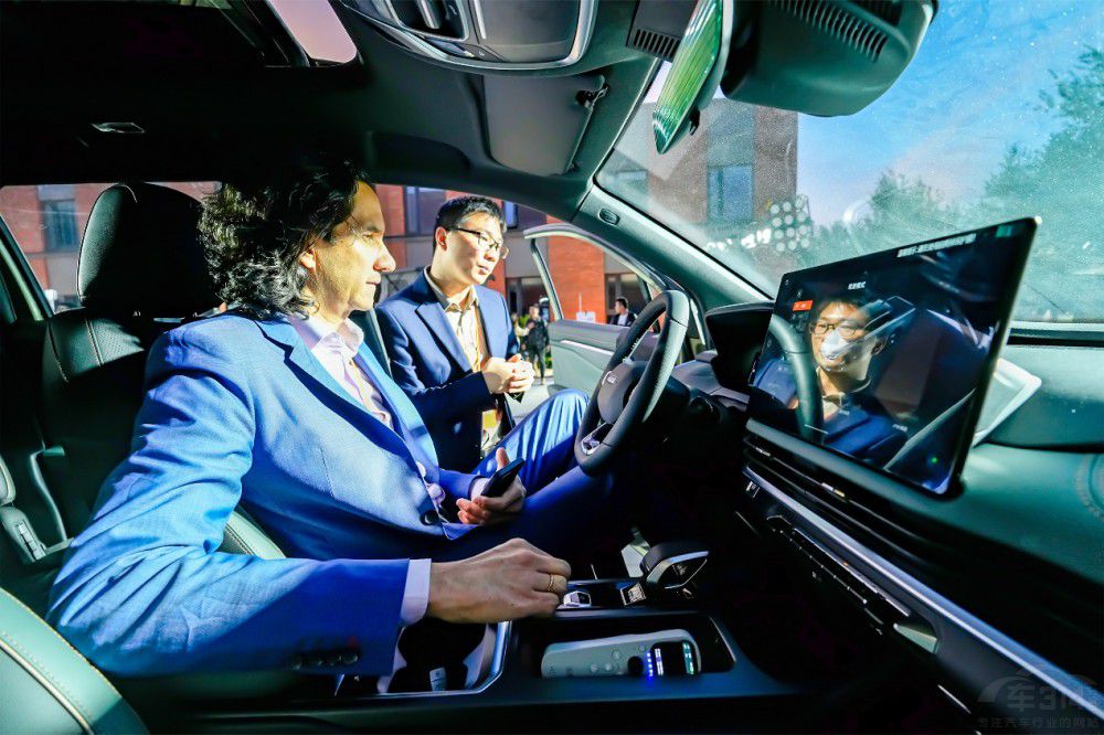 ���_��ƽ�����Ñ􎧁��ˑ����Ԫ��չ��