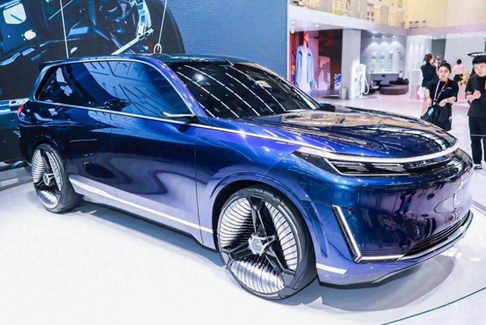 ����܇չ��ը�ѵ�SUV���������c̫����