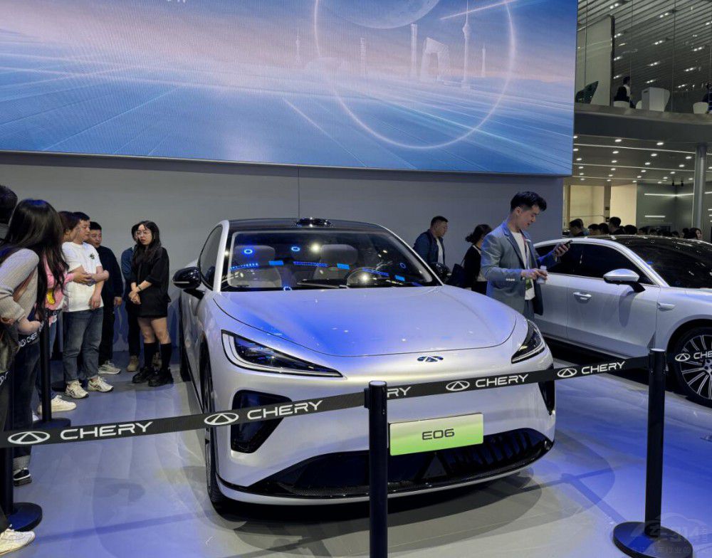 ����܇չ��ը�ѵ�SUV���������c̫����