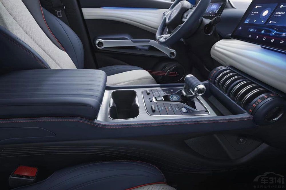 ԪPLUS��(du��)��AION Y  ���ߵ���ԓ��ô�x��