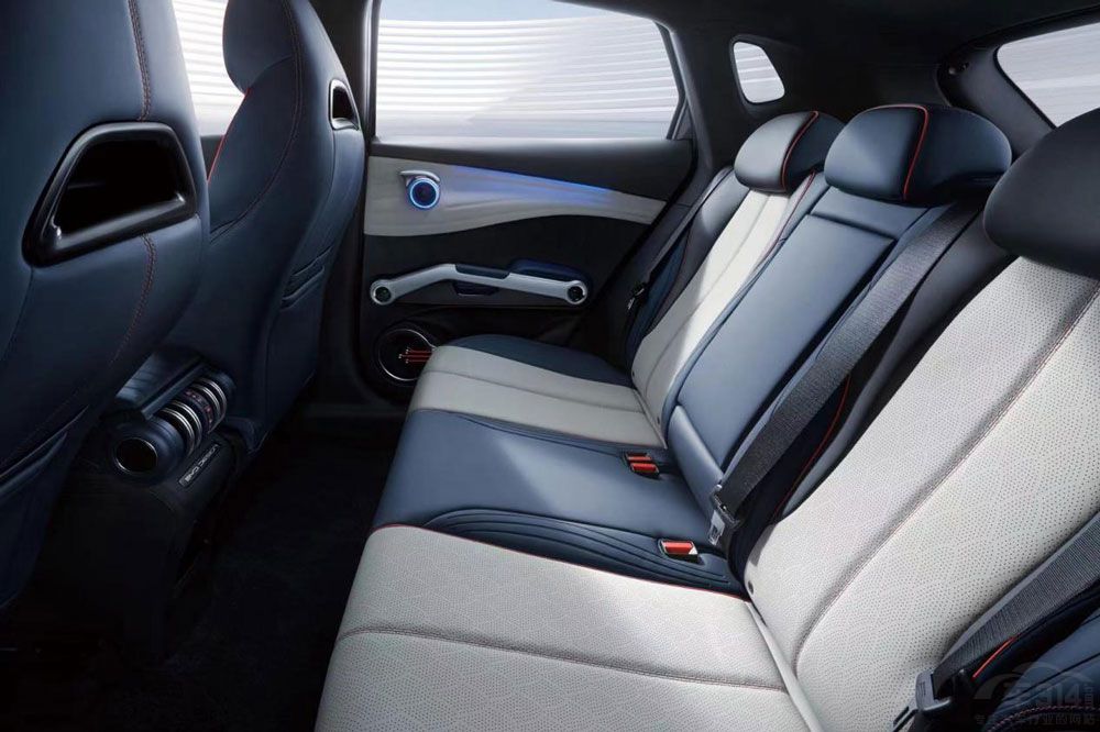 ԪPLUS��(du��)��AION Y  ���ߵ���ԓ��ô�x��