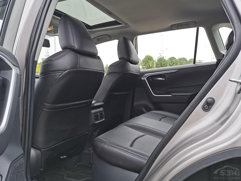 �M���ճ���ʹ�� ��ʮ�f���Һ��YSUV���]��