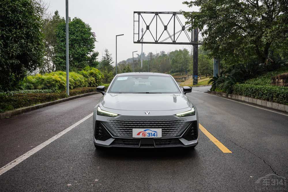 �o�����I��ô�x UNI-V��Ȼ�����ϵ�x��