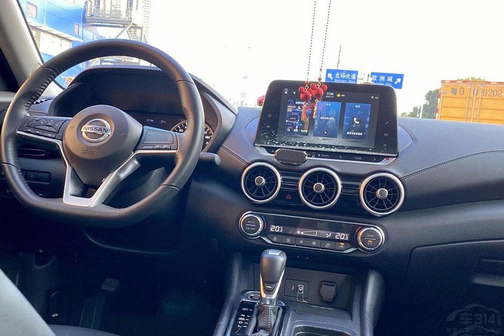 �o�����I��ô�x UNI-V��Ȼ�����ϵ�x��