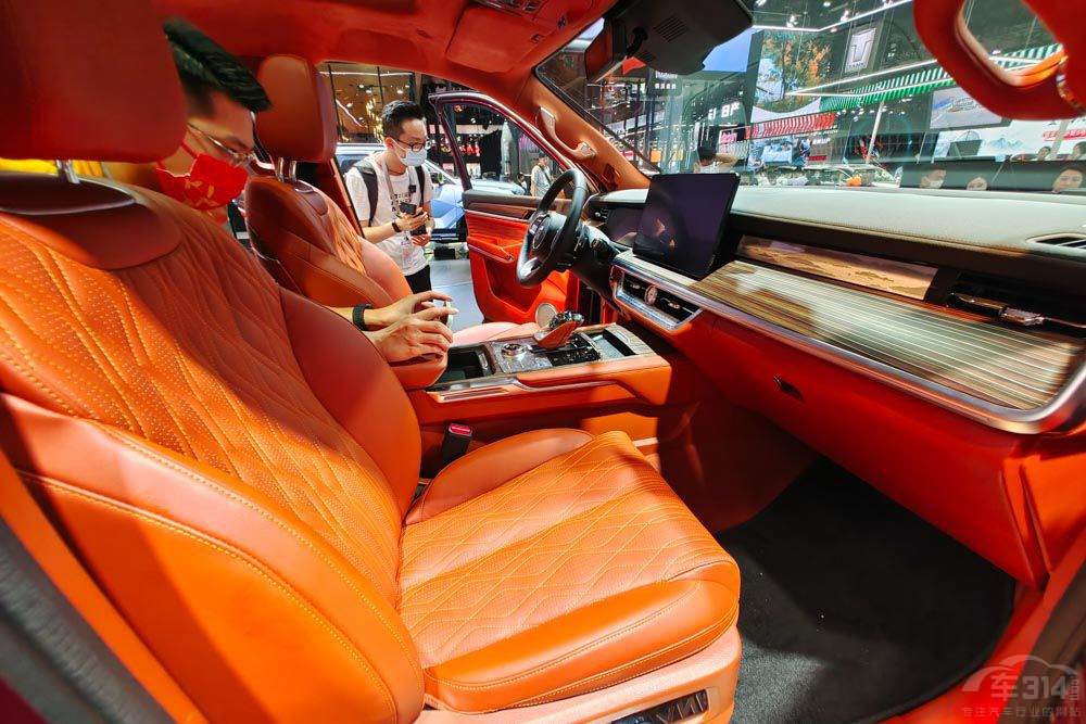 BBA����������������@�����д���SUV