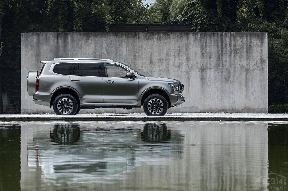 BBA����������������@�����д���SUV