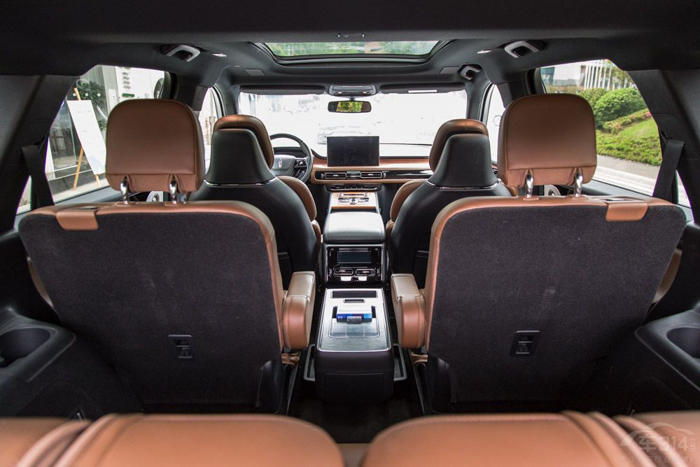 BBA����������������@�����д���SUV