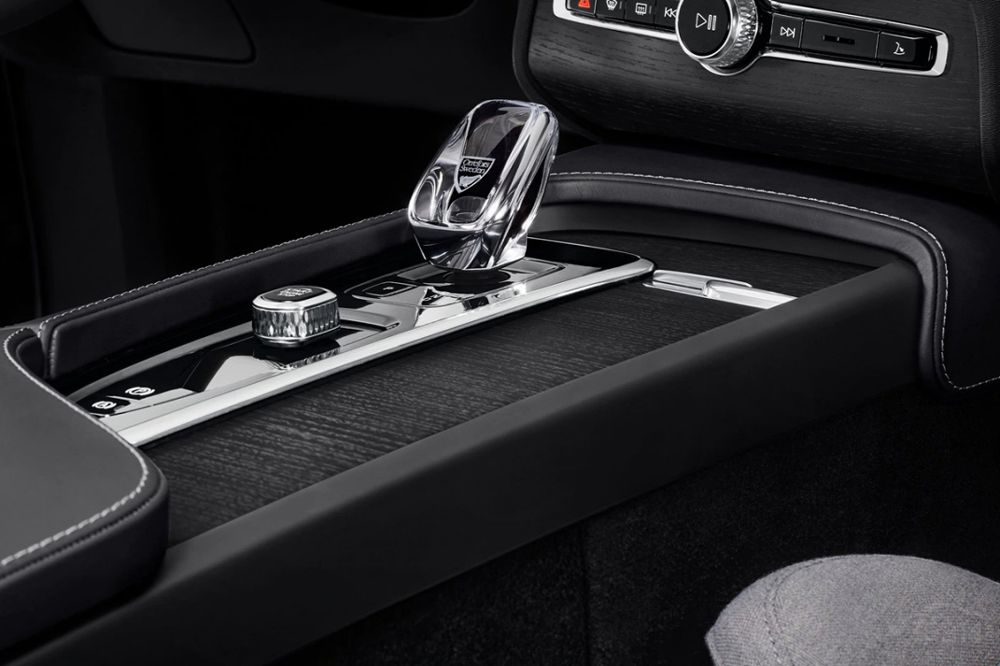 BBA����������������@�����д���SUV