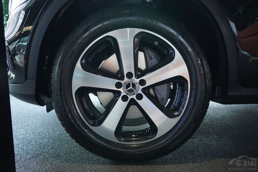 ���A����SUV�N����ǰ���ѽ��Ξ�Ό�BBA