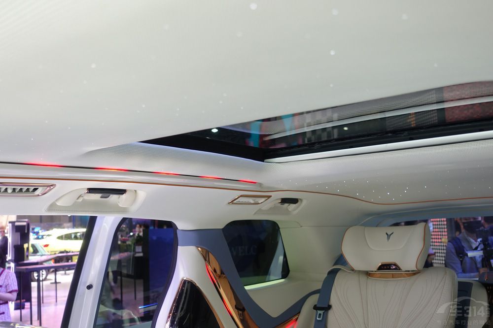 �д���SUV�ı�ƴ �S��ِ�Ǻ͍��D�����