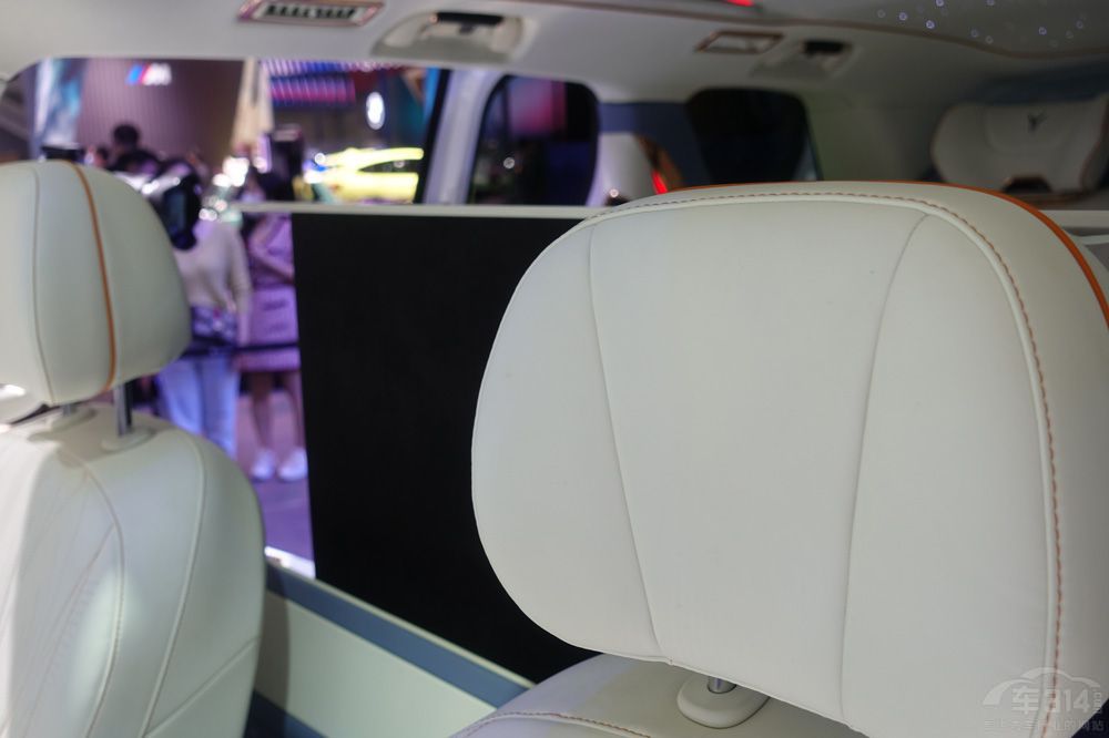 �д���SUV�ı�ƴ �S��ِ�Ǻ͍��D�����