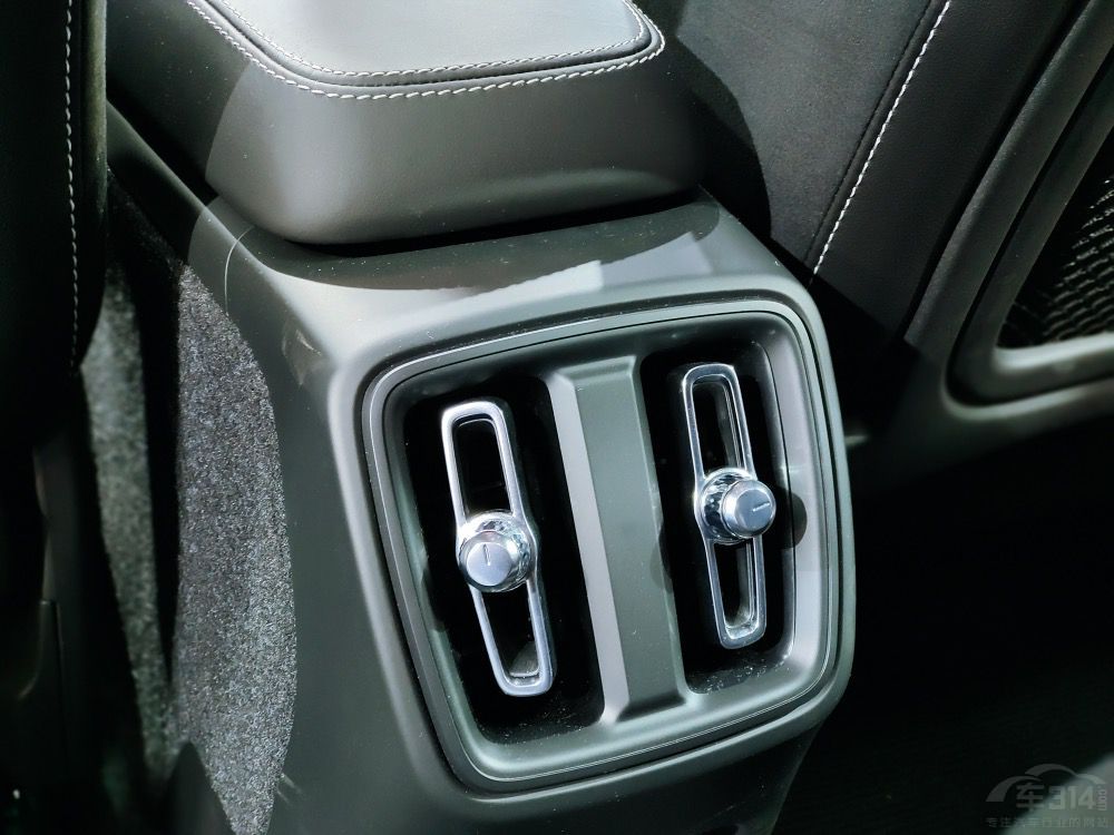 ��ϵ�c���W���A���Q XC40��CR-V��ô�x��