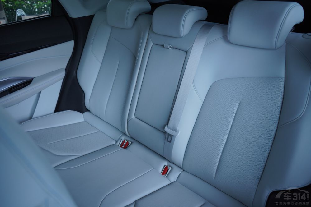 新老混動(dòng)SUV 歐尚Z6 iDD對(duì)比宋Pro DM-i 新老混動(dòng)SUV 歐尚Z6 iDD對(duì)比宋Pro DM-i