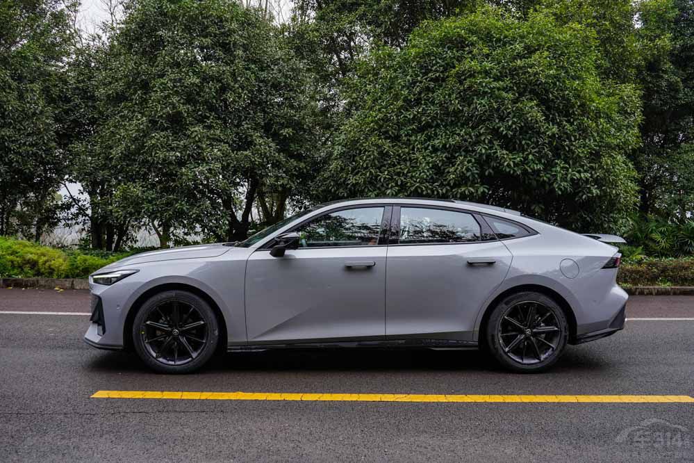 �xӰ��R-styleِ����߀���L��UNI-V 1.5T��