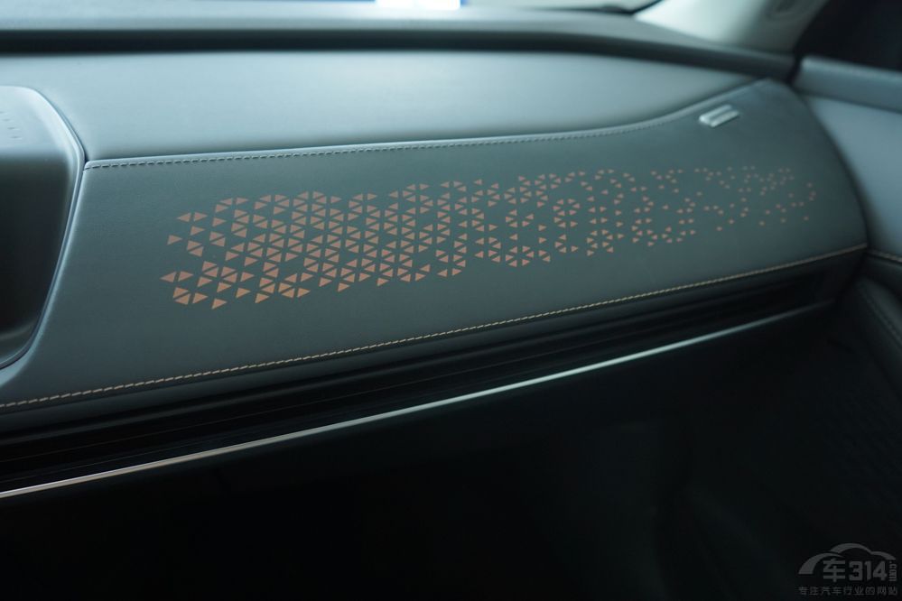 ����С���� ���{(l��n)SL03�͆���D60EV�l����(qi��ng)��