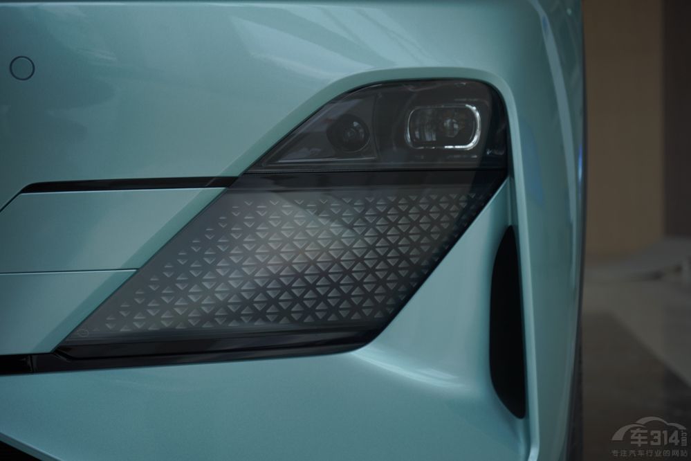 ����С���� ���{(l��n)SL03�͆���D60EV�l����(qi��ng)��