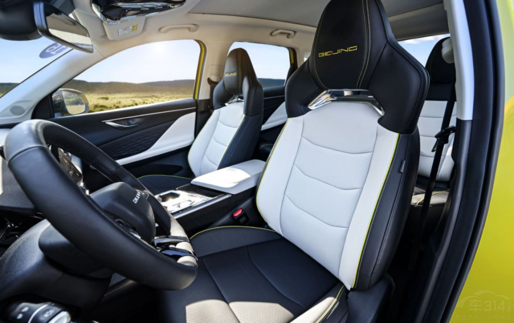 北汽魔方對比歐尚Z6 詮釋年輕出行潮流 北汽魔方對比歐尚Z6 詮釋年輕出行潮流