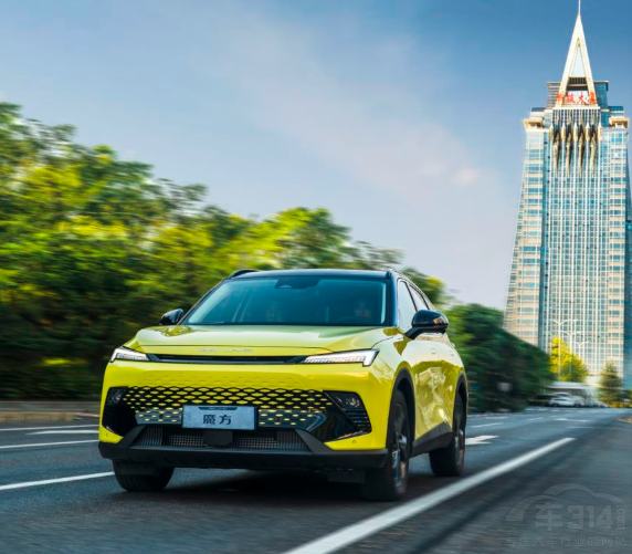 北汽魔方對比歐尚Z6 詮釋年輕出行潮流 北汽魔方對比歐尚Z6 詮釋年輕出行潮流