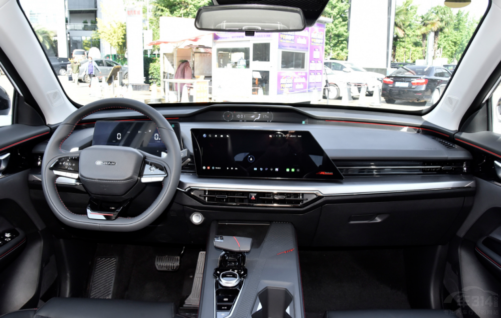 北汽魔方對比歐尚Z6 詮釋年輕出行潮流 北汽魔方對比歐尚Z6 詮釋年輕出行潮流