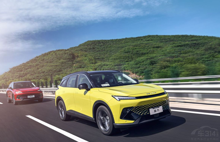 北汽魔方對比歐尚Z6 詮釋年輕出行潮流 北汽魔方對比歐尚Z6 詮釋年輕出行潮流