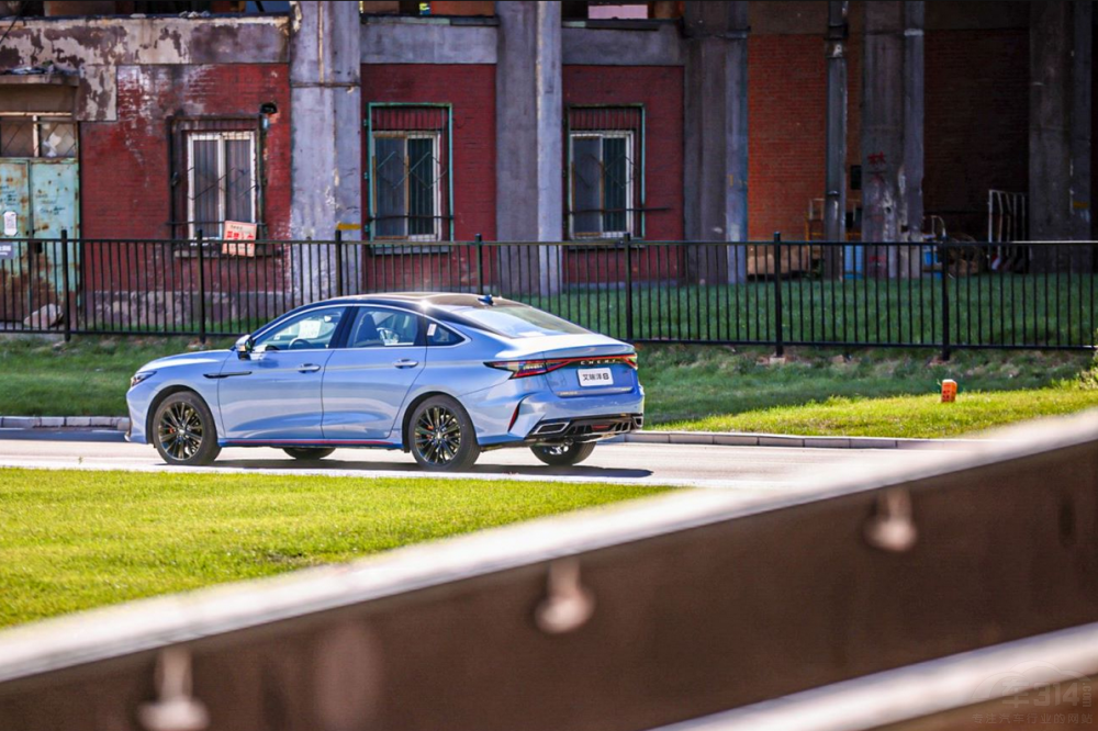 奇瑞汽車艾瑞澤8:一個(gè)合格的車圈“卷王” 奇瑞汽車艾瑞澤8:一個(gè)合格的車圈“卷王”