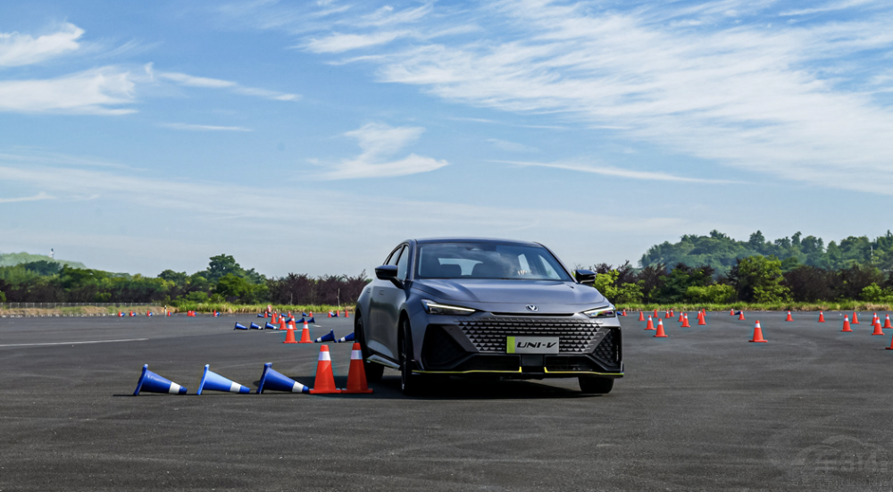 ��ȫ���ǡ������}�� ���x�L��UNI-VӲ�ˌ���