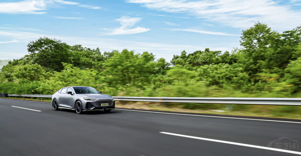 ��ȫ���ǡ������}�� ���x�L��UNI-VӲ�ˌ���