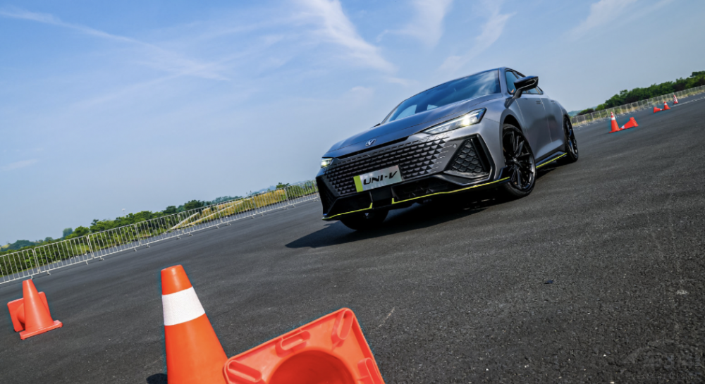 ��ȫ���ǡ������}�� ���x�L��UNI-VӲ�ˌ���