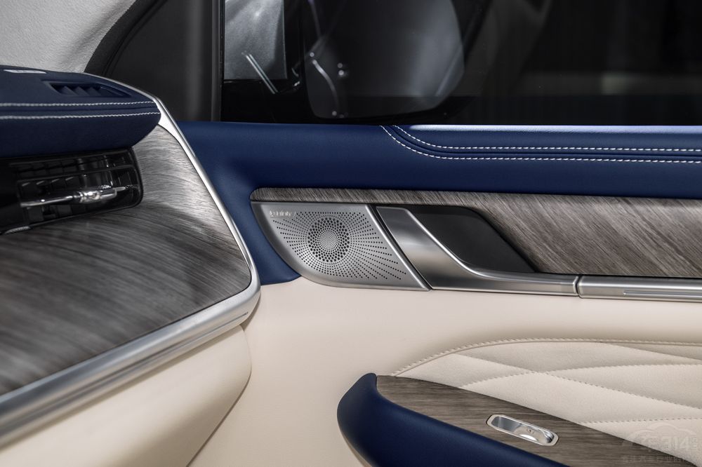 定位一致 風(fēng)格不同 坦克500對(duì)比大眾攬巡 定位一致 風(fēng)格不同 坦克500對(duì)比大眾攬巡