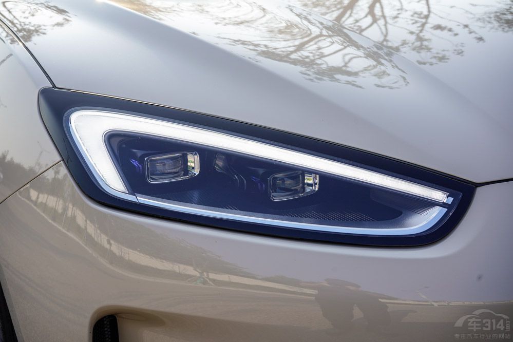 ��EV���Ȇ���M5 EV 30�f�I���܇ԓ�x�l��