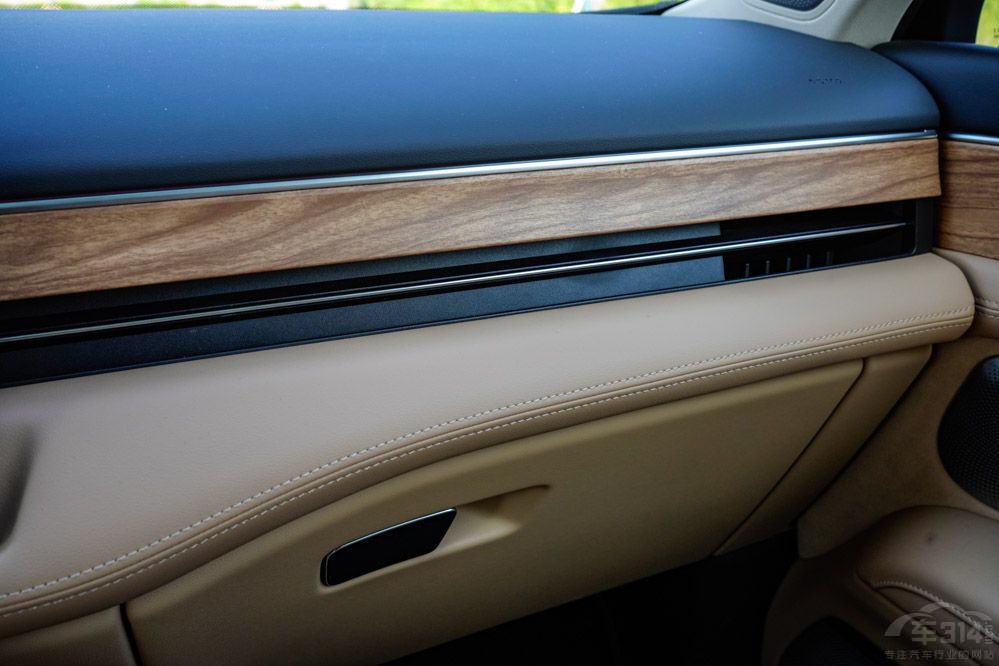 ��EV���Ȇ���M5 EV 30�f�I���܇ԓ�x�l��