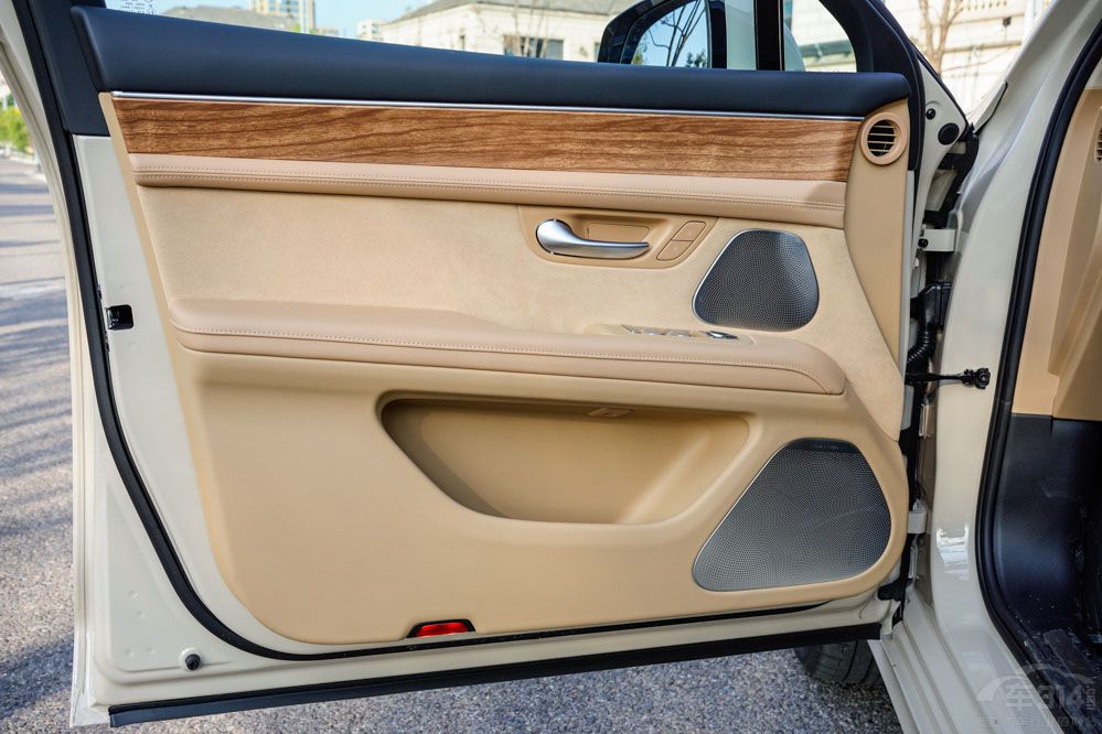 ��EV���Ȇ���M5 EV 30�f�I���܇ԓ�x�l��