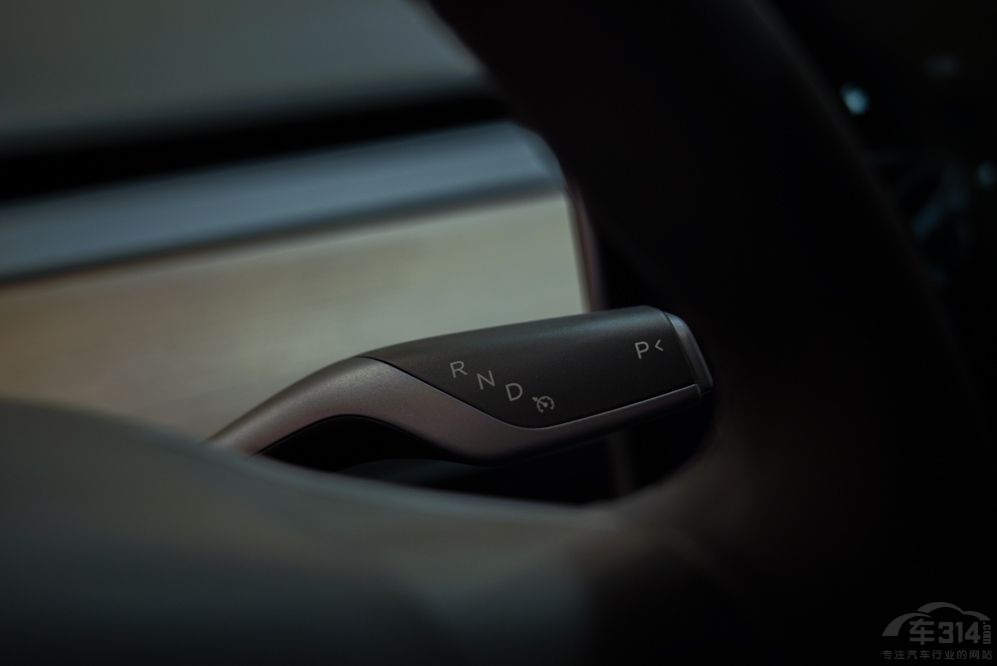 Model 3���r���㲻������i3��������զ�x��