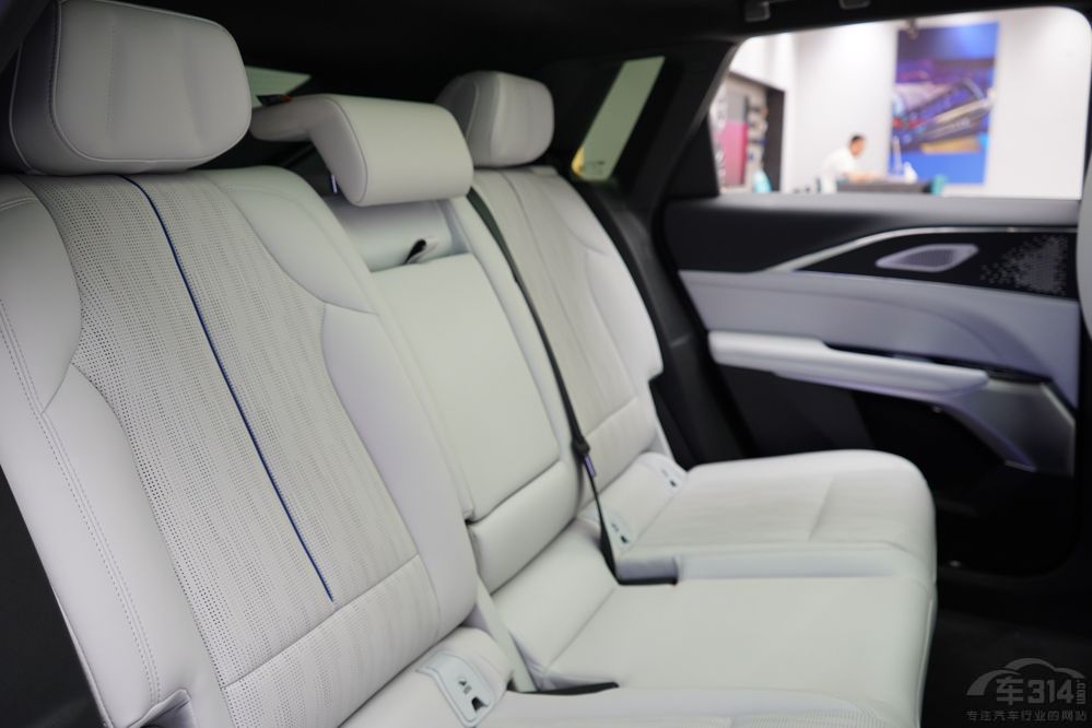 ε��EC7���ȄP������LYRIQ�J��ԓ�x�l��