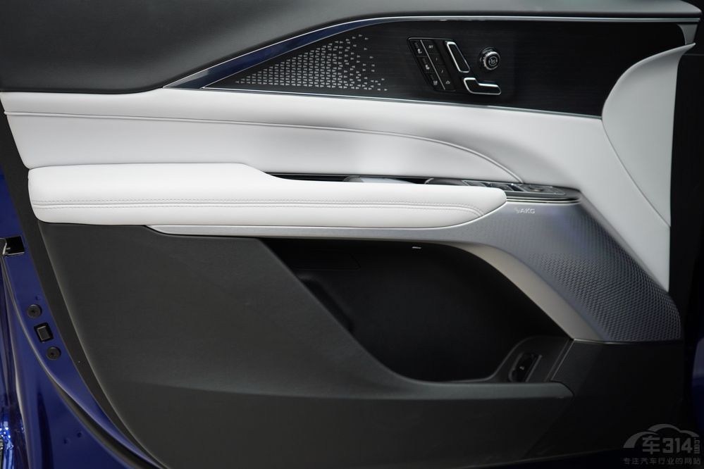 ε��EC7���ȄP������LYRIQ�J��ԓ�x�l��