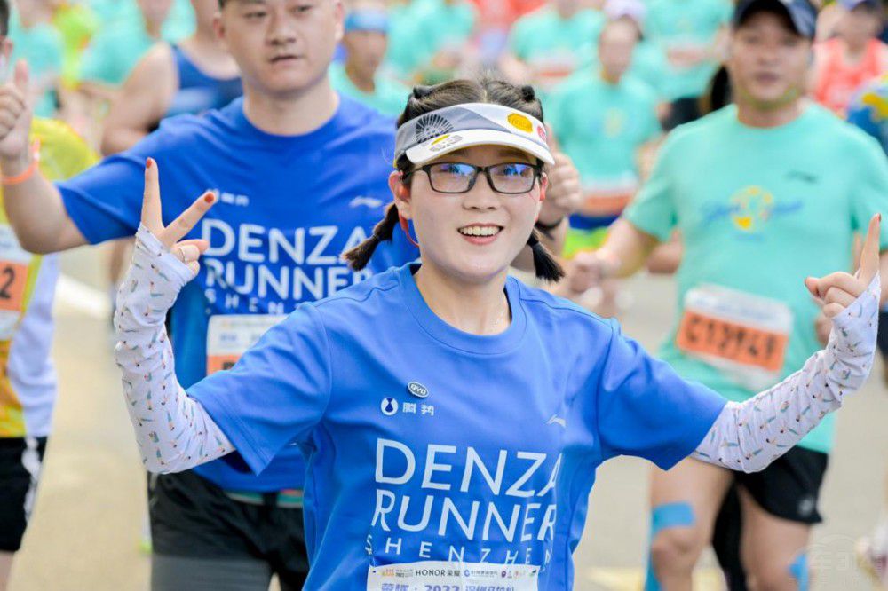 滿電領(lǐng)跑 騰勢D9實力護(hù)航2022深圳馬拉松 滿電領(lǐng)跑 騰勢D9實力護(hù)航2022深圳馬拉松