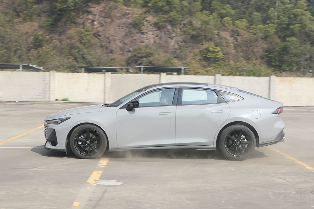 ���(d��ng)�r(sh��)�� զ�x��һ�v��(sh��)�ü�߂�(g��)�Ե��I܇��