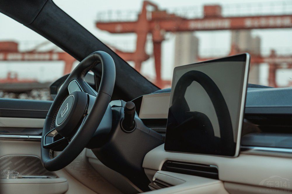 �O�001����Model Y����һ�c����������