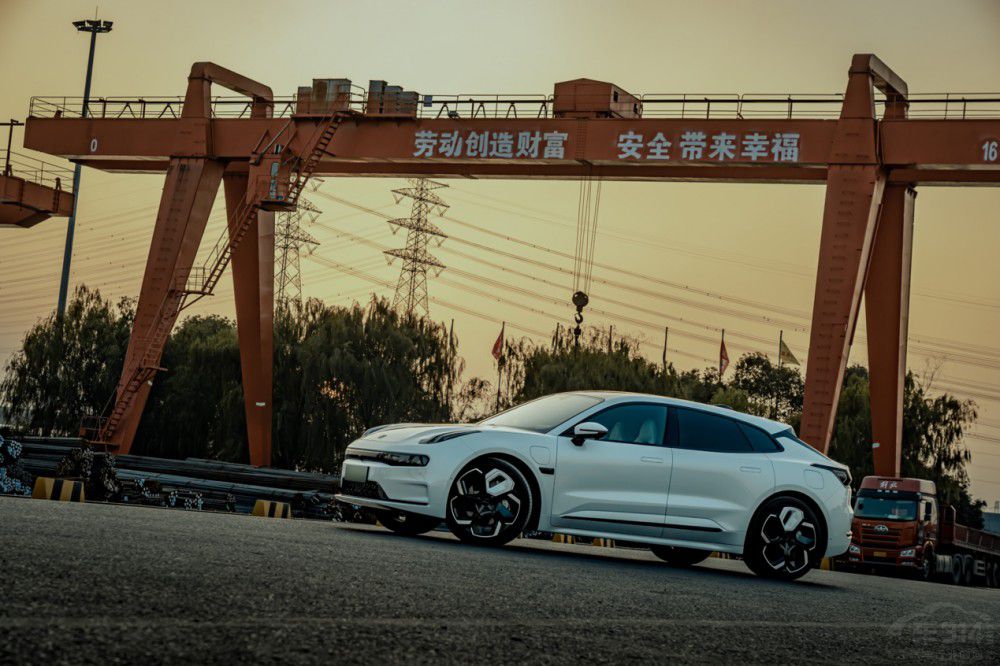 �O�001����Model Y����һ�c����������