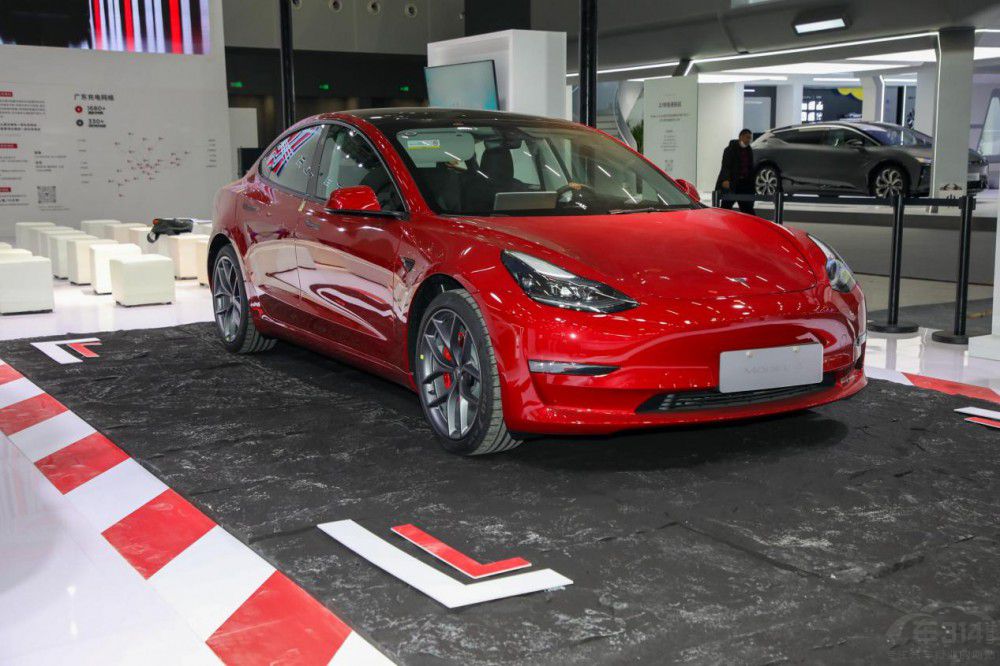 �I�l��������O�001������˹��Model 3P