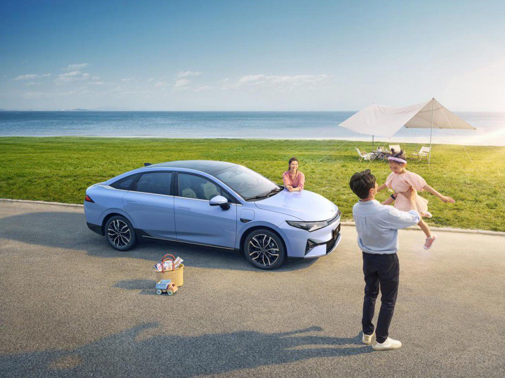 20�f���e���ܼ��I С�iP5��AION S Plus