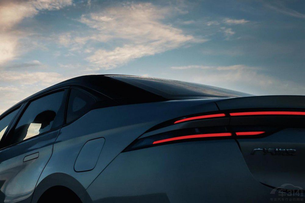 20�f���e���ܼ��I С�iP5��AION S Plus